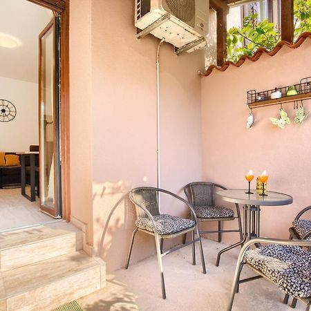 Amphitheater 3+2 Modern Apartment With Terrace, Wifi, Netflix Pula Luaran gambar