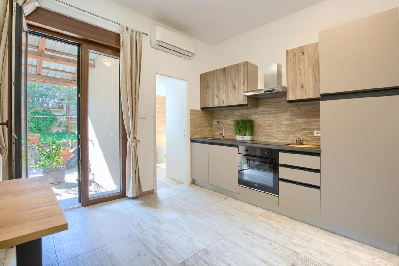 Amphitheater 3+2 Modern Apartment With Terrace, Wifi, Netflix Pula Luaran gambar