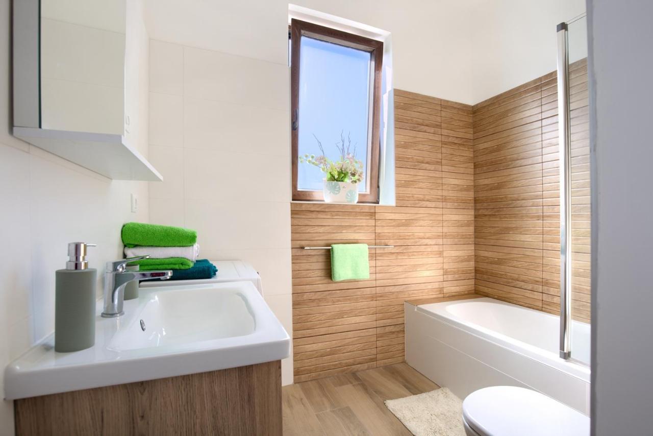 Amphitheater 3+2 Modern Apartment With Terrace, Wifi, Netflix Pula Luaran gambar