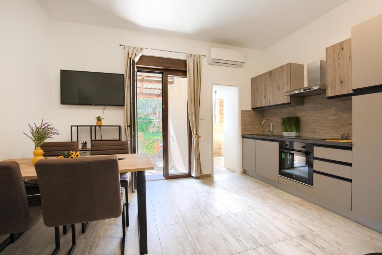 Amphitheater 3+2 Modern Apartment With Terrace, Wifi, Netflix Pula Luaran gambar