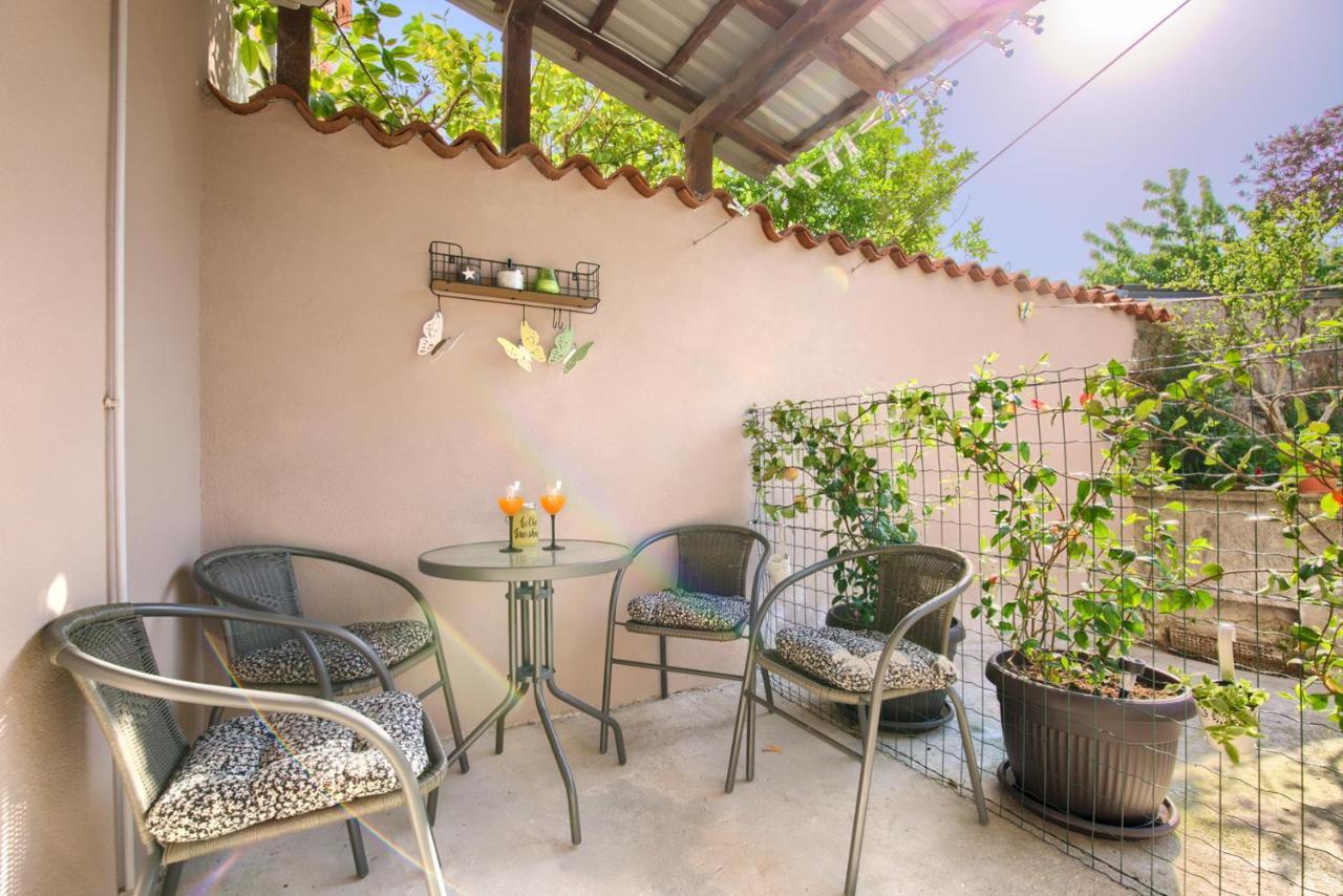 Amphitheater 3+2 Modern Apartment With Terrace, Wifi, Netflix Pula Luaran gambar