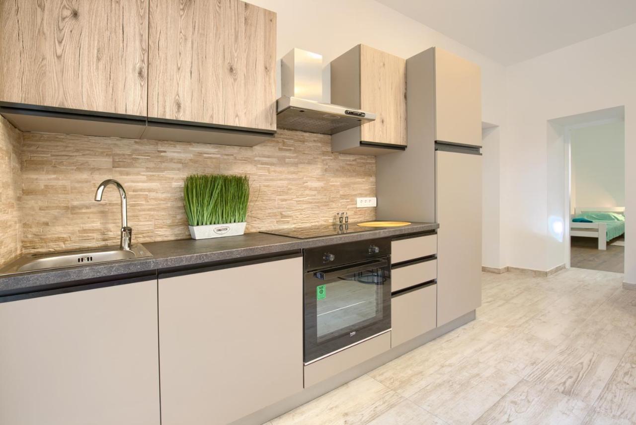 Amphitheater 3+2 Modern Apartment With Terrace, Wifi, Netflix Pula Luaran gambar