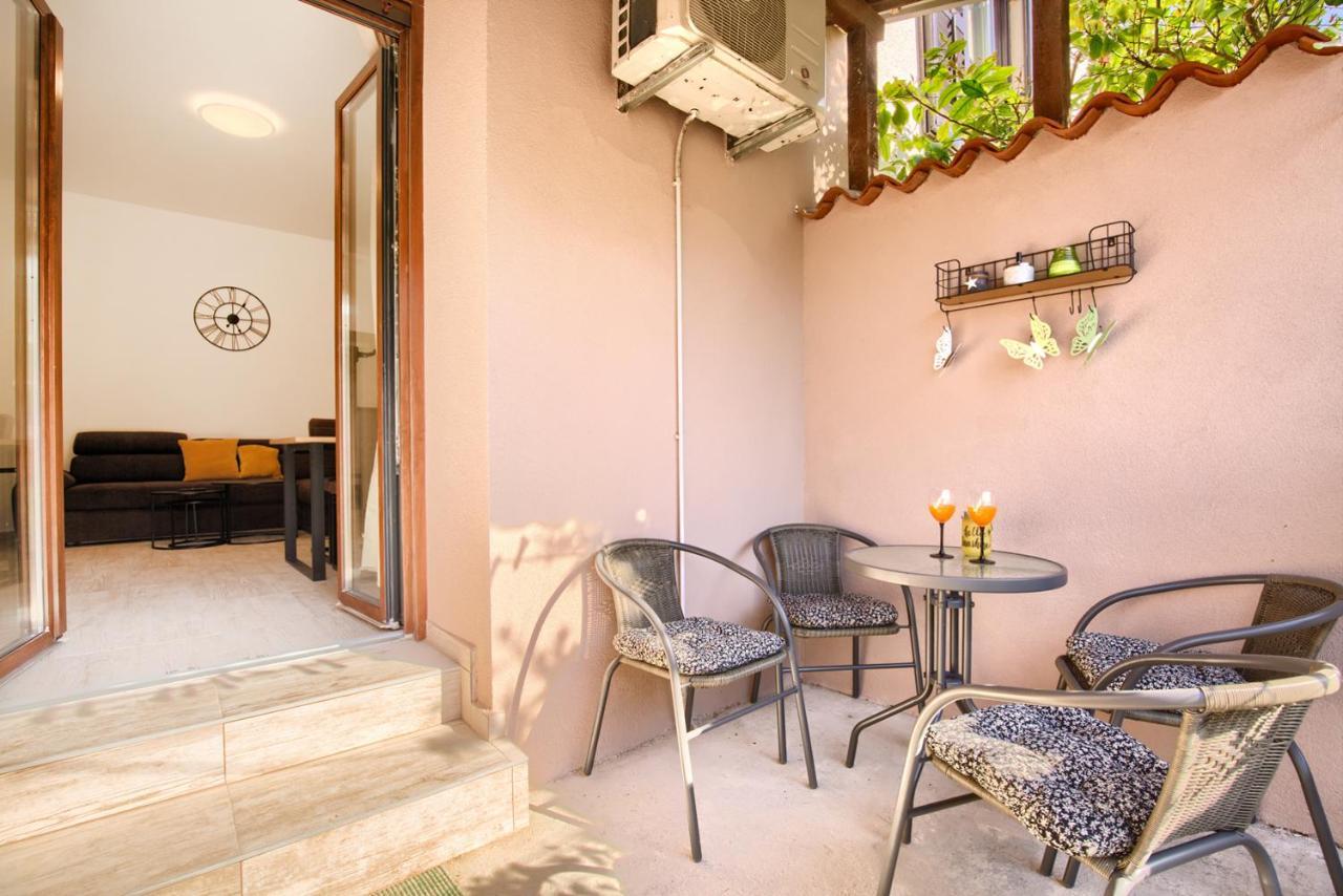 Amphitheater 3+2 Modern Apartment With Terrace, Wifi, Netflix Pula Luaran gambar