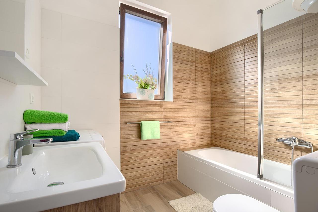 Amphitheater 3+2 Modern Apartment With Terrace, Wifi, Netflix Pula Luaran gambar